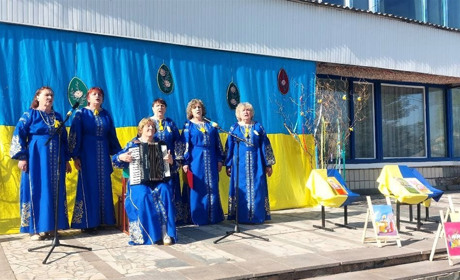 "Великодні барви": у Студениках відбулася благодійна виставка-продаж дитячих картин
