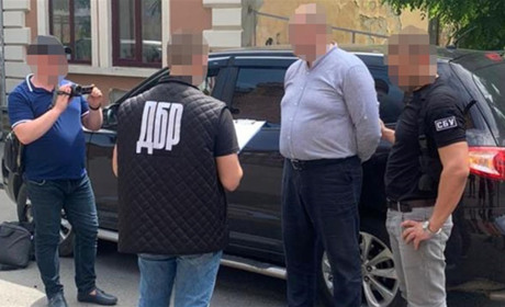 Хабар за закриття кримінального провадження: на Буковині СБУ викрила поліцейського