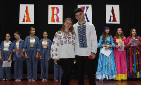 У Старокостянтинові відбувся благодійний концерт молодіжного дуету "ARKA". Скільки коштів зібрали