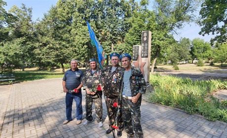 У Білопіллі вшанували пам’ять загиблих військовослужбовців-десантників