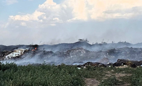 В Білгород-Дністровському районі палало сміттєзвалище: вогонь знищив ліс і поля