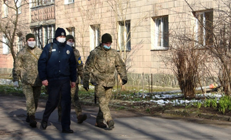 Патрулювання на вулицях і посилений карантин: що треба знати про надзвичайну ситуацію в країні