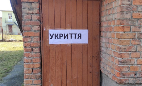 Невідомі вандали завдають шкоди укриттям