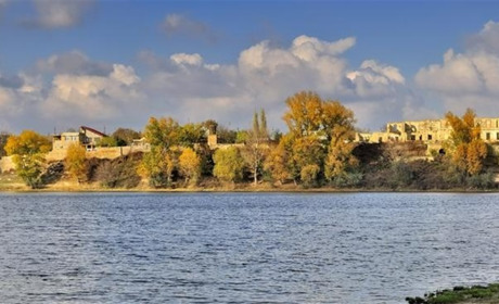 Ворог обстріляв село на Херсонщині, внаслідок чого загинув мирний житель