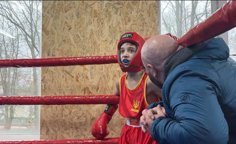 «Незламний дух» у Жовтих Водах: 25 пар боксерів зійшлися на рингу під час міського турніру