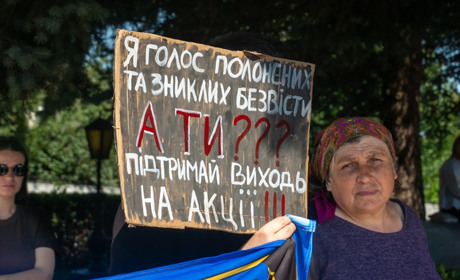 «Чекаю тебе живим»: у Сарнах відбулася акція на підтримку полонених та зниклих безвісти захисників