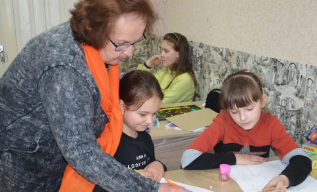 Тридцять років корюківчанка Ольга Тихоновська відкриває дітям світ мистецтва 