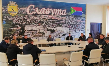 В Славутській міській лікарні ковідним хворим не вистачає кисню. Хто винен?