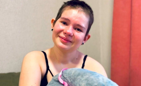 Втратила дім і батька, потрапила під обстріл: дівчина з Херсона отримала відзнаку президента