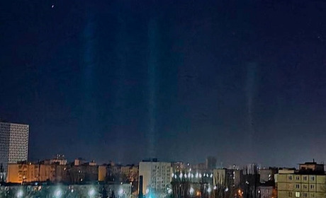 Світлові стовпи над Україною. Що це таке?