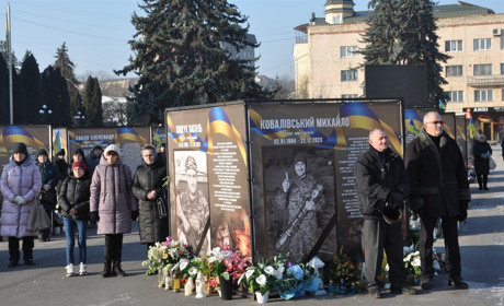 Три роки Україна кровоточить: у Чорткові молилися за мир і перемогу