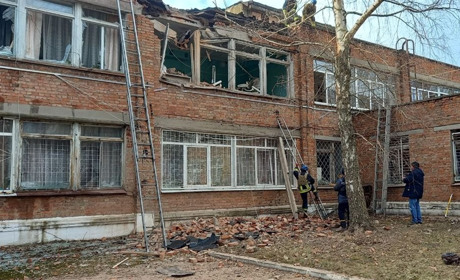 В результаті обстрілу Білопілля загинула дитина, зруйнована частина лікарні