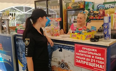 Хто продає алкоголь та цигарки підліткам