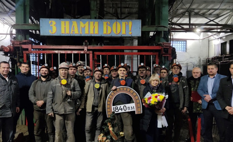 Прохідники шахти "Лісова" достроково виконали річний план. Пройшли 1840 метрів гірничих виробок