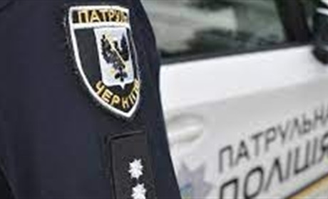 Одна з жінок, які викликали поліцію для розваги, виявилася у розшуку за крадіжку