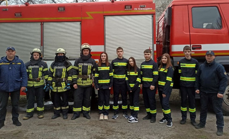 Юні рятувальники Переяславської гімназії допомогли ДСНС ліквідувати пожежу в закладі