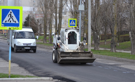 Капремонт вулиці Дружби Народів триває. Чи вистачить запланованих коштів?