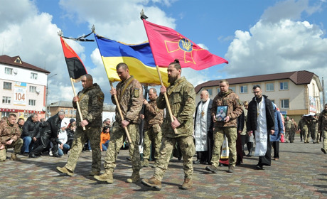 У Сарнах попрощалися із добровольцем Ігорем Євтушком