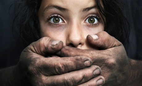 На Кіровоградщині чоловіка засудили до ув’язнення за сексуальне насилля над неповнолітньою дівчиною