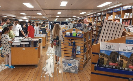 Найбільша у світі плавуча книгарня на кораблі Logos Hope уже в Дубаї
