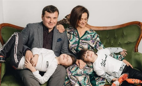 Юрій Гусєв святкує 10 років весілля з дружиною Ольгою. Ми зібрали родинні фото пари