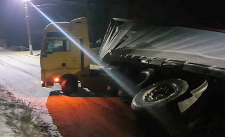 ДТП у Ржищеві: на виїзді із міста перекинулася фура