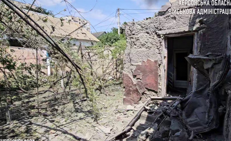 На Херсонщині армія рф поцілила у житлові квартали, навчальні заклади та критичну інфраструктуру