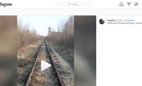 Підлітки катались на вузькоколійній дрезині і знімали відео. Його опублікували в Інстаграмі