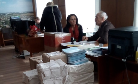 «Першого виборця зустрічають оплесками». Як це — бути членом виборчої комісії