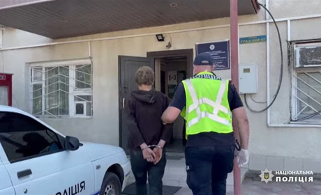 Поліція затримала чоловіка, який намагався зґвалтувати дитину. Це сталося у селі під Одесою