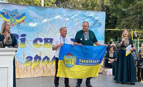 100-метровий прапор, «Воля-Music-Fest» і меморандум: у Біляївці відзначили День Незалежності