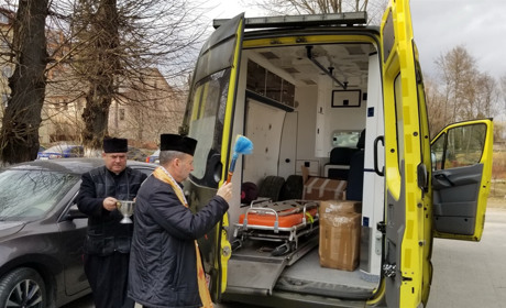 Реанімобіль з Бельгії – чортківським військовим на передову