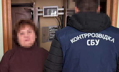 Перебіжцицю з Ялти, яка впроваджувала «освітні стандарти» РФ, затримали у Києві