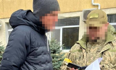 Допомагав окупантам тікати з міста: У Херсоні затримали ще одного зрадника