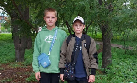 У Петропавлівці Назар та Степан зібрали сміття у старому парку (ВІДЕО)