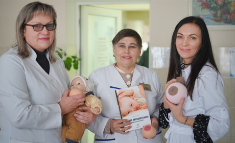 У Жмеринці безкоштовно навчають молодих матусь грудному вигодовуванню дітей: відео