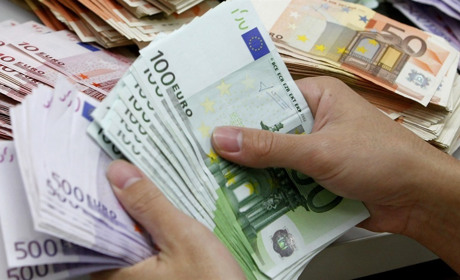 Курс валют наприкінці липня: чи буде долар по 45 гривень і чому експерти не радять продавати євро