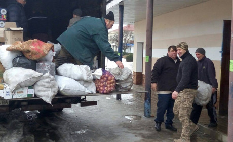 Волонтери відправили перший в цьому році вантаж з допомогою на Схід. Торік відправили 60 тонн 