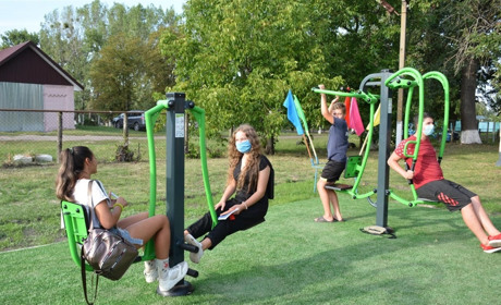 Київщина спортивна: у селі Мирівка Кагарлицького району відкрили тренажерний майданчик