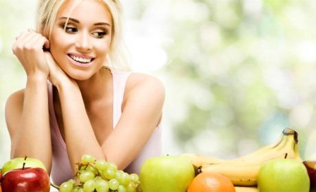 З персика, груші, винограду,  сливи: 6 фруктових масок для обличчя, які змусять шкіру сяяти