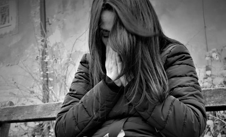 Наркотики, побої, в’язниця, СНІД. Багатодітна мати на Менщині бореться з важкою хворобою