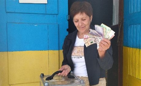 Шестирічна волонтерка з Володимирця зароблені кошти віддала волонтерам на ремонт авто для ЗСУ