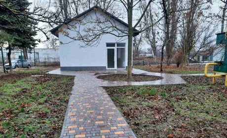 У Біляївці біля лікарні в оренду здають благоустроєну будівлю площею 40 м 2