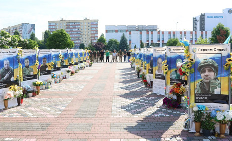 У Вараші щодня виходять на загальнонаціональну хвилину мовчання