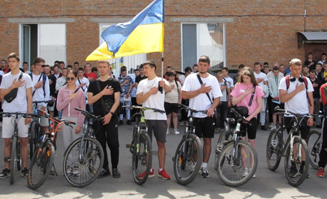 Студенти транспортного коледжу взяли участь у велозабігу та зібрали кошти на тепловізор для ЗСУ