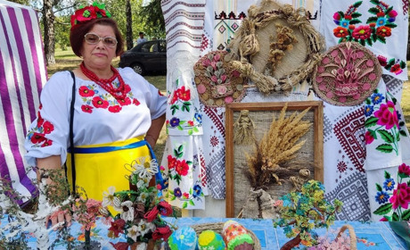 “Шиємо, малюємо, плетемо, ліпимо, вирізаємо”, – майстриня з Казарні розповіла про свої захоплення