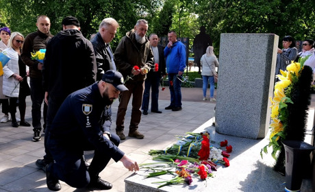 День пам'яті та перемоги: шосткинці вшанували пам'ять полеглих героїв (відео)