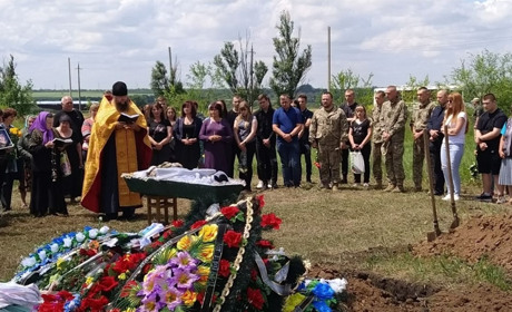 У Покровській громаді в останню путь провели 21-річного захисника України Максима Рубана