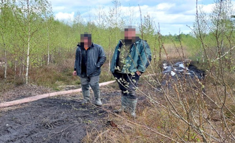 Видобували бурштин: жителів Сарненського району спіймали за незаконним промислом