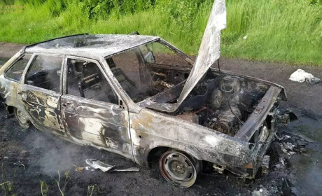 У полі поблизу Залізничного згорів автомобіль